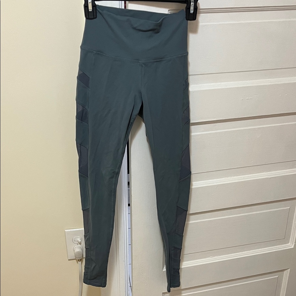 Alo Yoga High-Waisted Gray Leggings with Side Panels